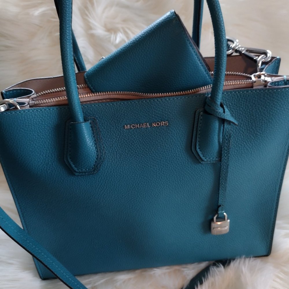 Michael Kors - Medium Crossbody & wallet